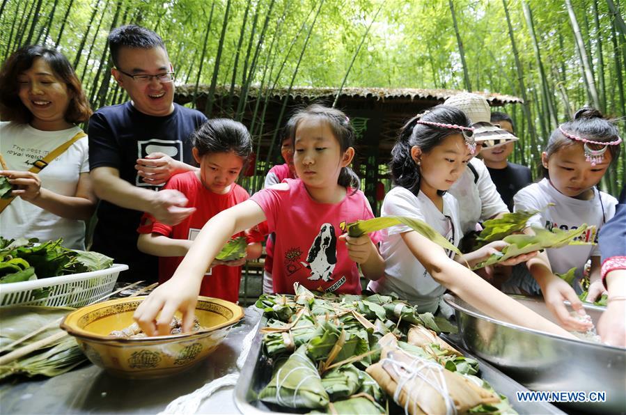 #CHINA-DRAGON BOAT FESTIVAL-FOLK CUSTOM (CN)