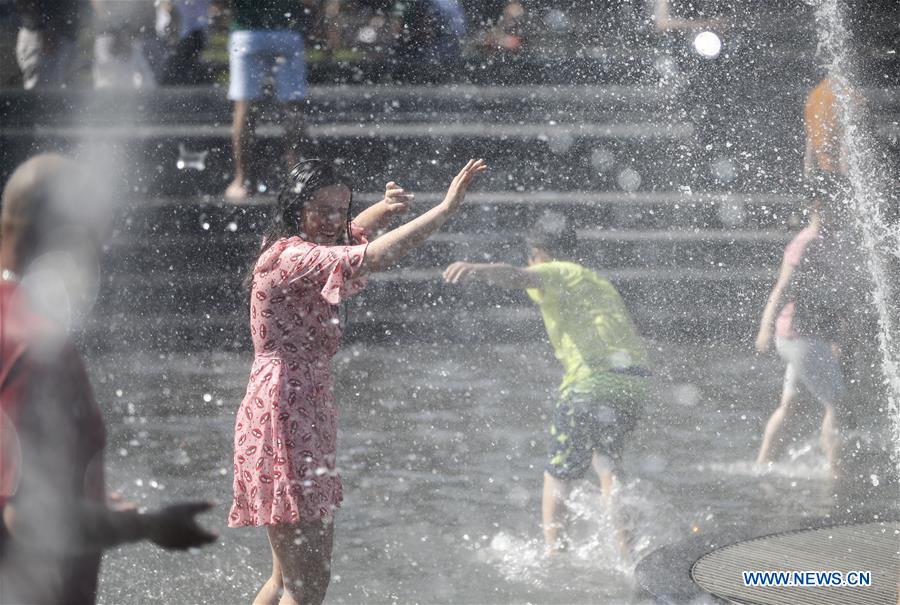 U.S.-NEW YORK CITY-WEATHER-HEAT