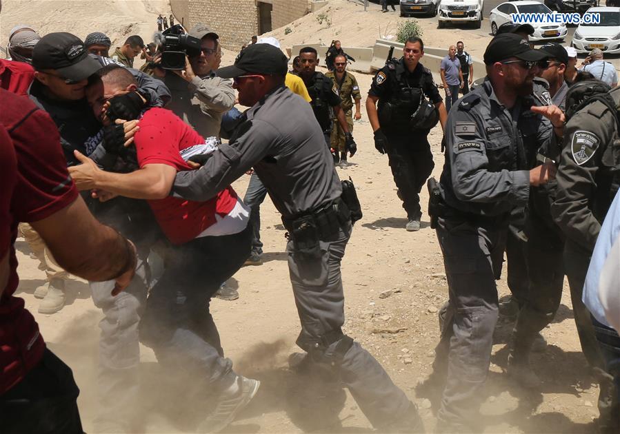 MIDEAST-EAST JERUSALEM-BEDOUIN VILLAGE-PROTEST