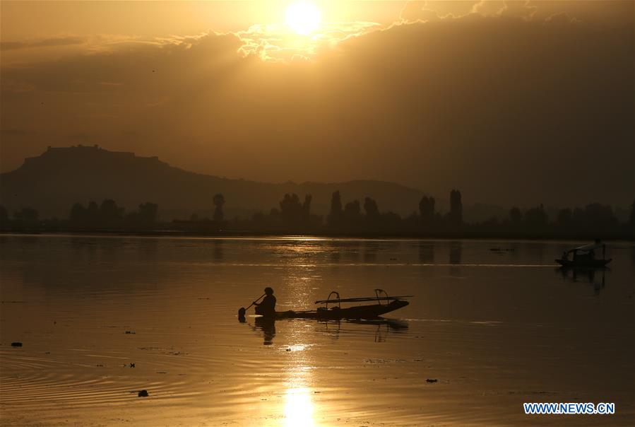 KASHMIR-SRINAGAR-SUNSET-DAILY LIFE