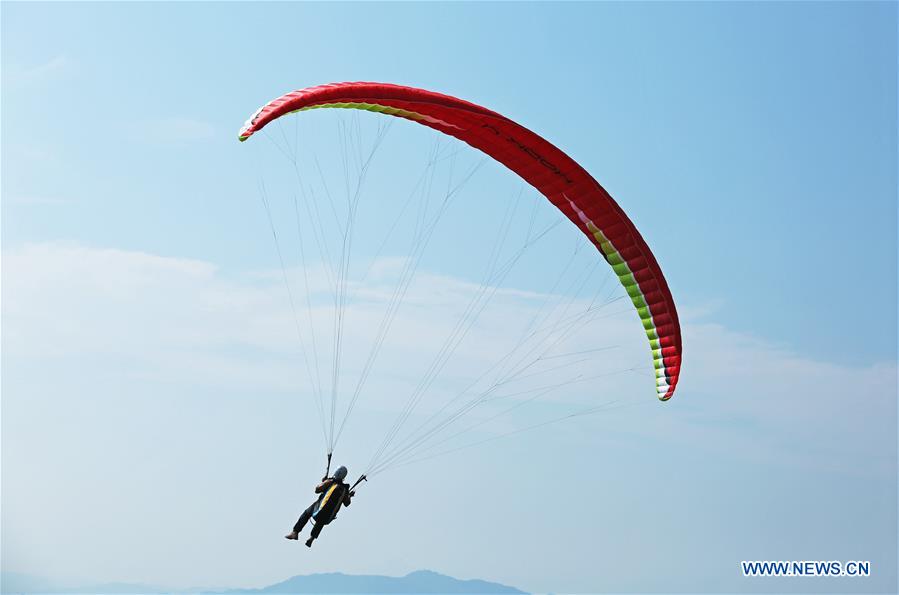 #CHINA-CHONGQING-PARAGLIDING (CN*)