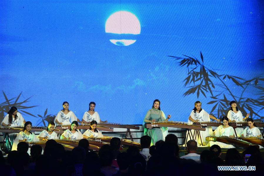 CHINA-BEIJING-MID-AUTUMN FESTIVAL-POETRY RECITING (CN)