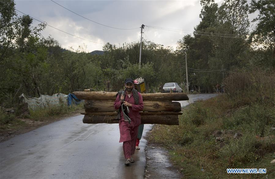 KASHMIR-SRINAGAR-DAILY LIFE