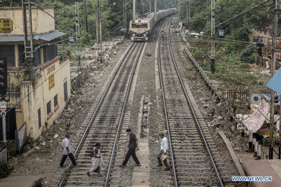 INDIA-KOLKATA-RAILWAY TRACK