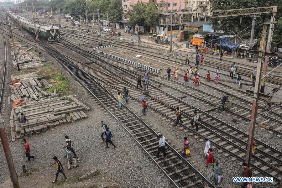 INDIA-KOLKATA-RAILWAY TRACK