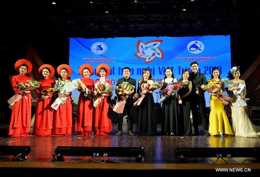 Asia Album: Vietnamese traditional costume Ao Dai-Xinhua