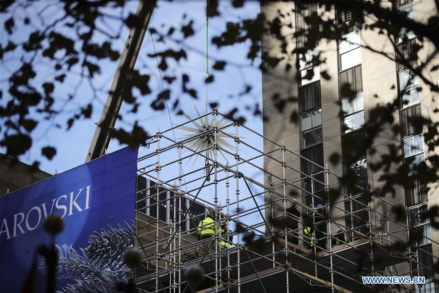 U.S.-NEW YORK-ROCKEFELLER CENTER-CHRISTMAS TREE-SWAROVSKI STAR