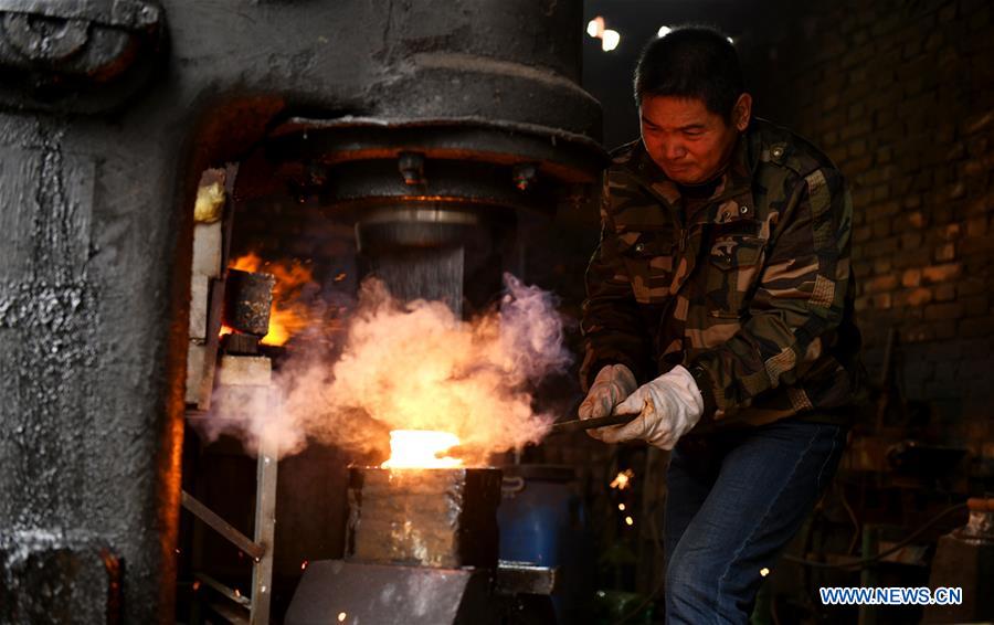 #CHINA-HEBEI-BLACKSMITH-SWORD MAKING (CN)