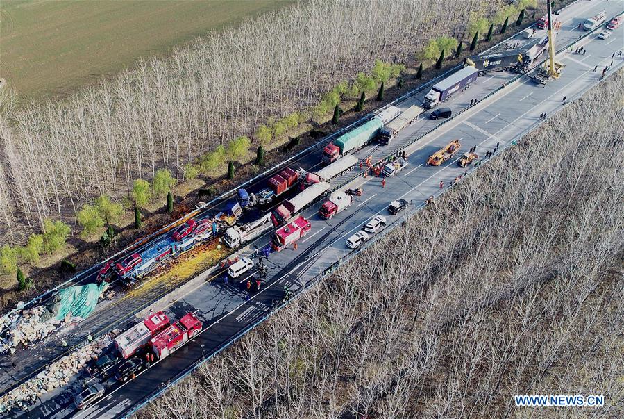 CHINA-HENAN-CAR CRASH-RESCUING (CN)