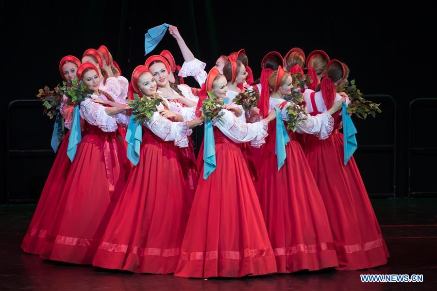 HUNGARY-BUDAPEST-RUSSIAN FOLK DANCE 