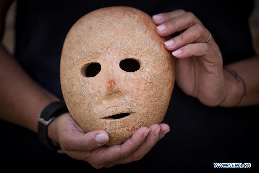 MIDEAST-JERUSALEM-IAA-PRE-HISTORIC STONE MASK-DISCOVERY