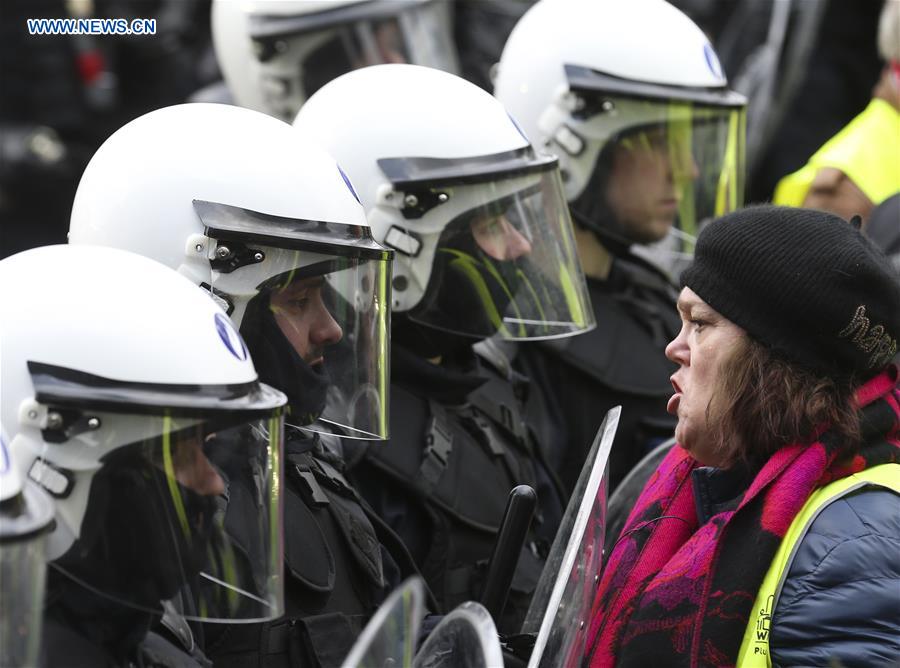 450 Detained In Brussels After Police Clash With "yellow Vest ...