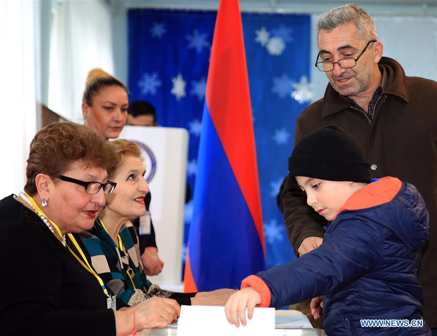 ARMENIA-YEREVAN-PARLIAMENTARY ELECTIONS-VOTING