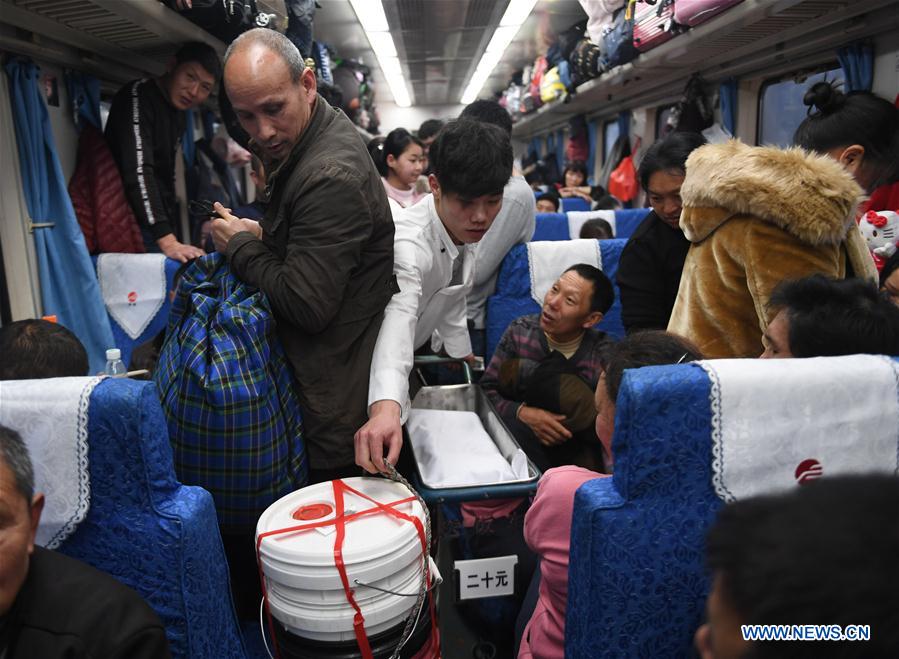 CHINA-HUBEI-TRAIN CHEF (CN)