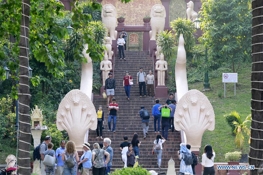 CAMBODIA-PHNOM PENH-CHINESE TOURISTS 