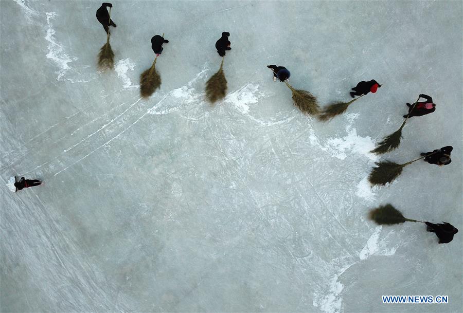 (SP)CHINA-BEIJING-YANQING-PRIMARY SCHOOL STUDENTS-SKATING(CN)