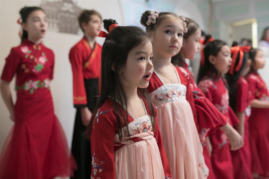 Xinhua Headlines: Chinese New Year celebrations touch hearts around world