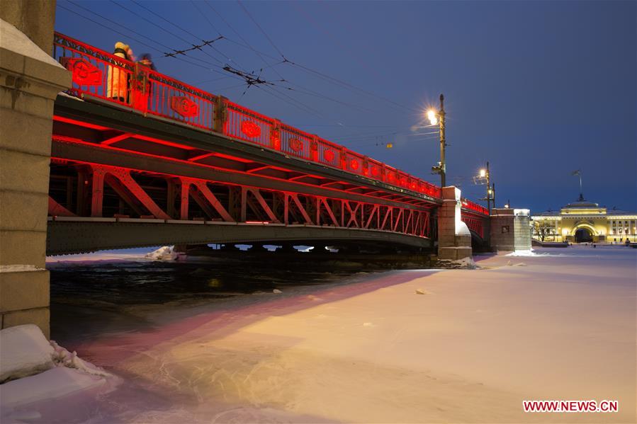 Подсветка дворцового моста китайский новый год