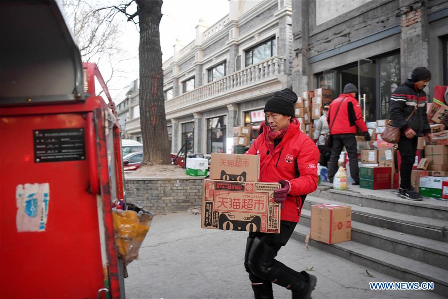 Xinhua Headlines: From nobody to somebody, China's deliverymen work hard for better life