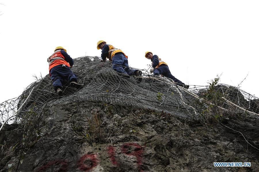 CHINA-GUIZHOU-GUIYANG-RAILWAY MAINTENANCE WORKER (CN)