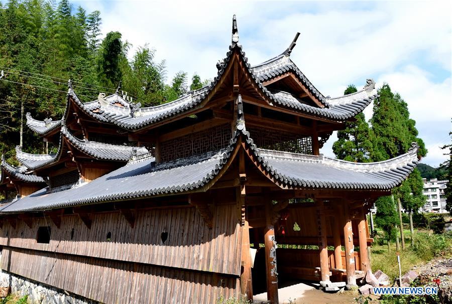 CHINA-FUJIAN-ARCHITECTURE-WOODEN-ROOFED ARCH BRIDGE (CN)