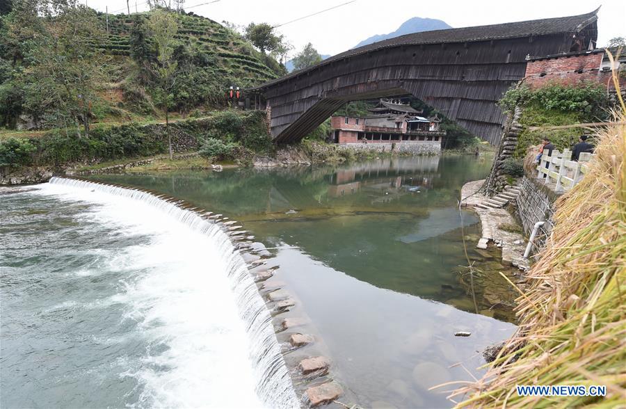 CHINA-FUJIAN-ARCHITECTURE-WOODEN-ROOFED ARCH BRIDGE (CN)