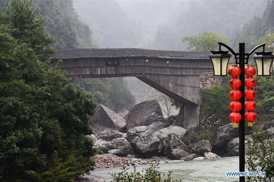 CHINA-FUJIAN-ARCHITECTURE-WOODEN-ROOFED ARCH BRIDGE (CN)