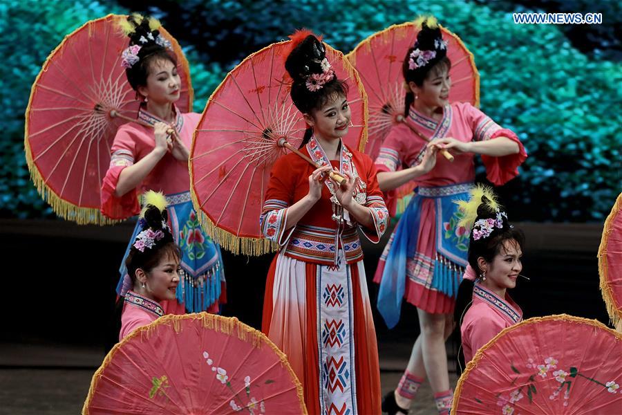 PHILIPPINES-PASAY CITY-CHINESE NEW YEAR-ART PERFORMANCE