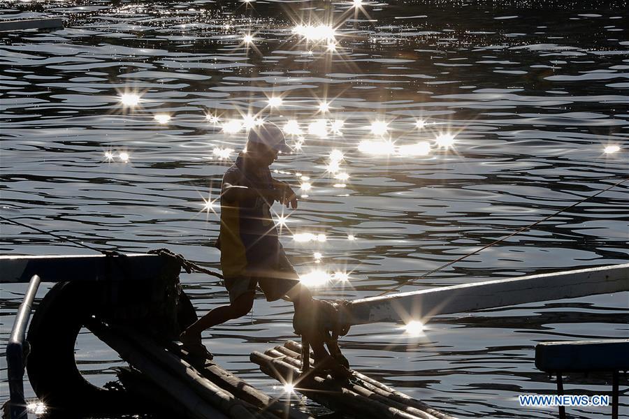 PHILIPPINES-NAVOTAS CITY-FISHERMEN