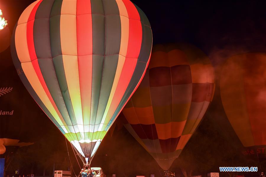 NEW ZEALAND-HAMILTON-HOT AIR BALLOON FESTIVAL-NIGHT GLOW