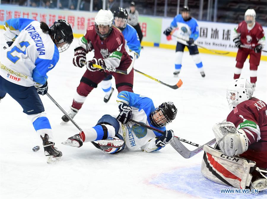 (SP)CHINA-BEIJING-ICE HOCKEY-WOMEN'S WORLD CHAMPIONSHIP-DIV I GROUP B-LATVIJAS VS KAZAKHSTAN