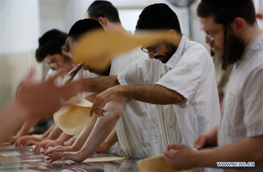 ISRAEL-BNEY BRAQ-PASSOVER PREPARATION-MATZA