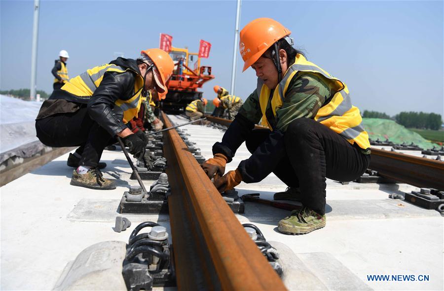 CHINA-ANHUI-ZHENGZHOU-FUYANG RAILWAY-TRACK LAYING (CN)