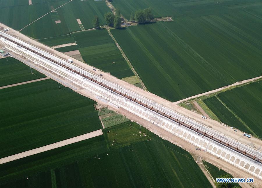 CHINA-ANHUI-ZHENGZHOU-FUYANG RAILWAY-TRACK LAYING (CN)