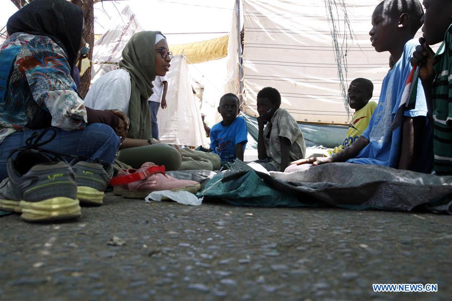 SUDAN-KHARTOUM-PROTESTER-HOMELESS CHILDREN