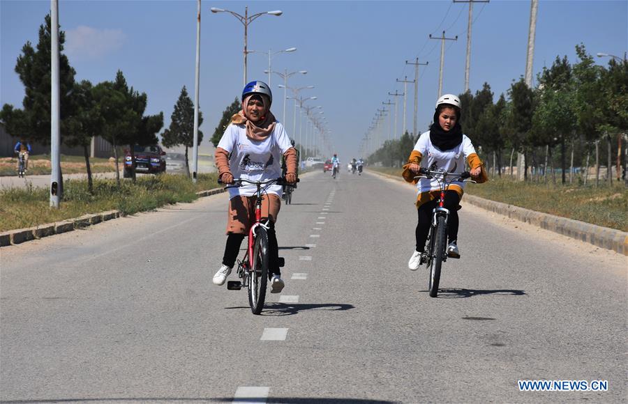 (SP)AFGHANISTAN-BALKH-GIRLS-CYCLING