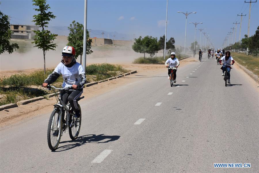 (SP)AFGHANISTAN-BALKH-GIRLS-CYCLING