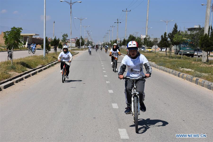 (SP)AFGHANISTAN-BALKH-GIRLS-CYCLING