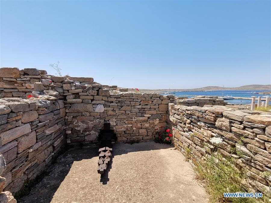 GREECE-MYKONOS-ANTONY-GORMLEY-SCULPTURE-SIGHT