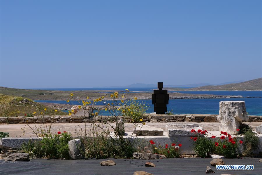 GREECE-MYKONOS-ANTONY-GORMLEY-SCULPTURE-SIGHT