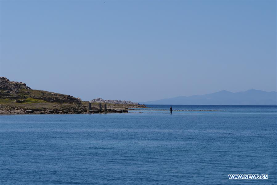 GREECE-MYKONOS-ANTONY-GORMLEY-SCULPTURE-SIGHT