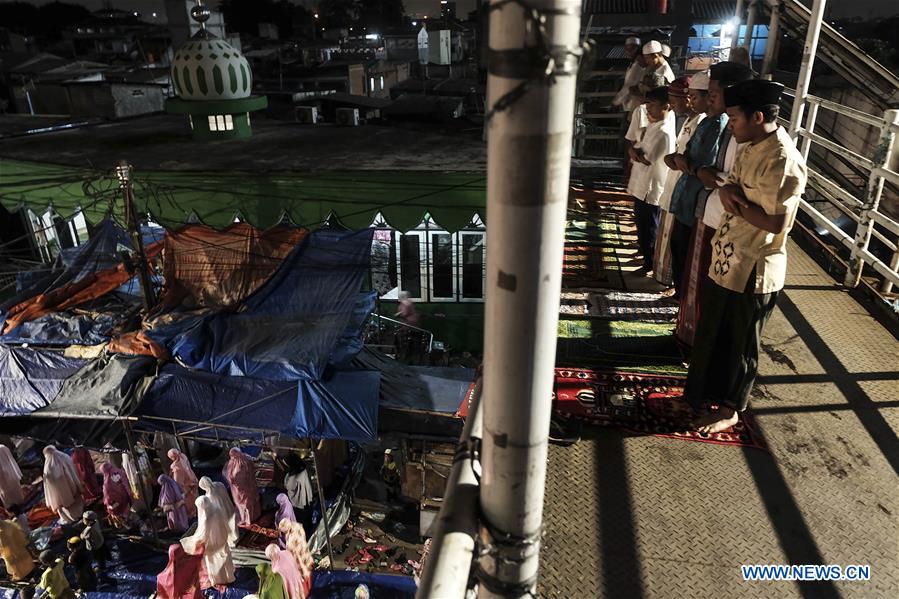 INDONESIA-JAKARTA-FIRST-TARAWIH-PRAYING