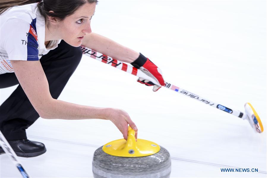 (SP)CHINA-BEIJING-CURLING-WCF WORLD CUP GRAND FINAL-DAY 1