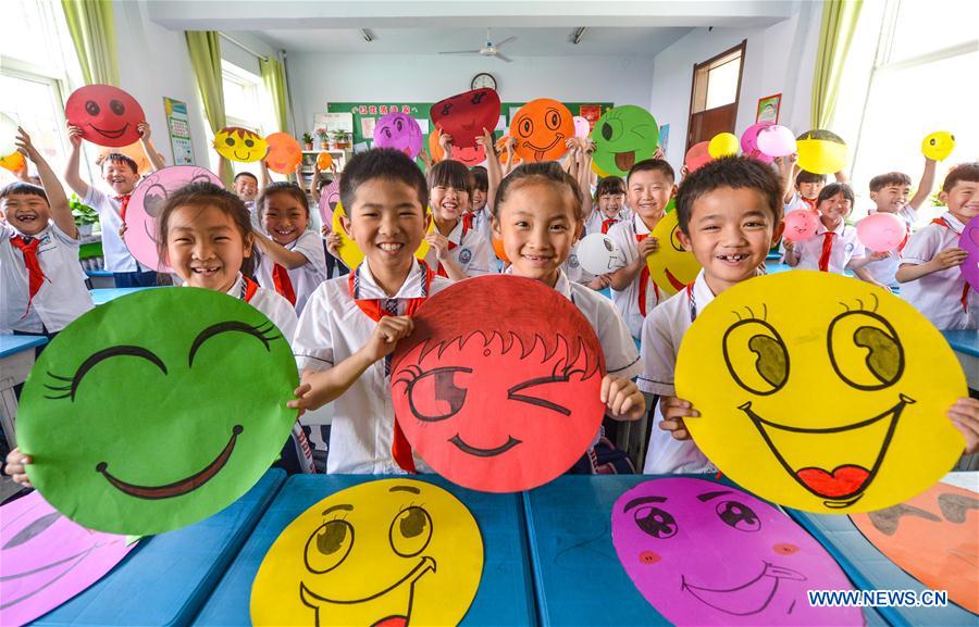 CHINA-HEBEI-HANDAN-STUDENT-WORLD SMILE DAY (CN)