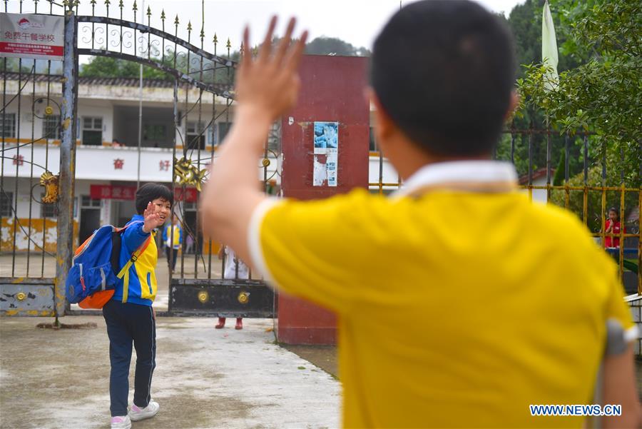 CHINA-JIANGXI-LICHUAN-DISABLED PAINTER (CN)