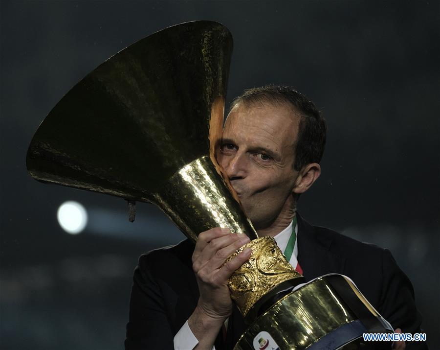 (SP)ITALY-TURIN-SOCCER-SERIE A-JUVENTUS-TROPHY CEREMONY