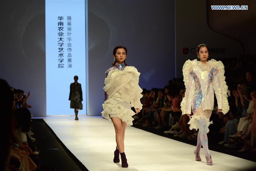 #CHINA-GUANGDONG-GUANGZHOU-GRADUATES-FASHION SHOW (CN)