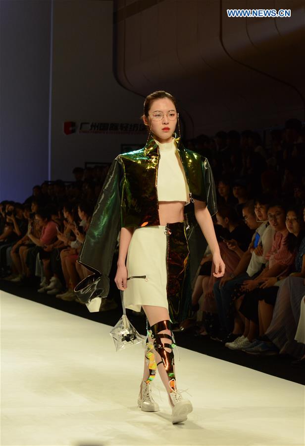 #CHINA-GUANGDONG-GUANGZHOU-GRADUATES-FASHION SHOW (CN)