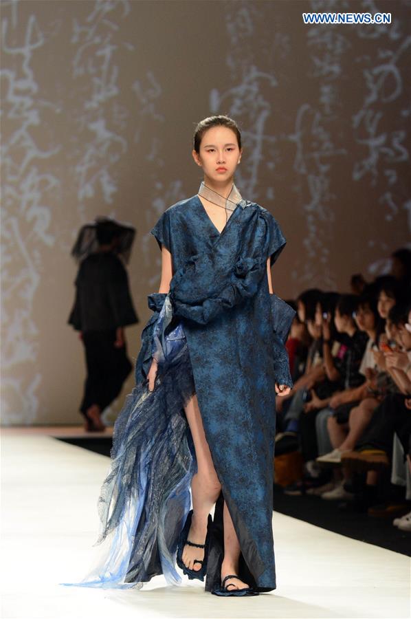 #CHINA-GUANGDONG-GUANGZHOU-GRADUATES-FASHION SHOW (CN)