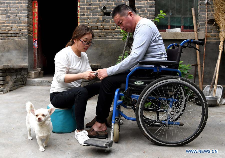 CHINA-HENAN-WUYANG-COUPLE-CARING (CN)